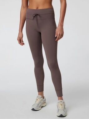 Vuori Daily Leggings in Brown